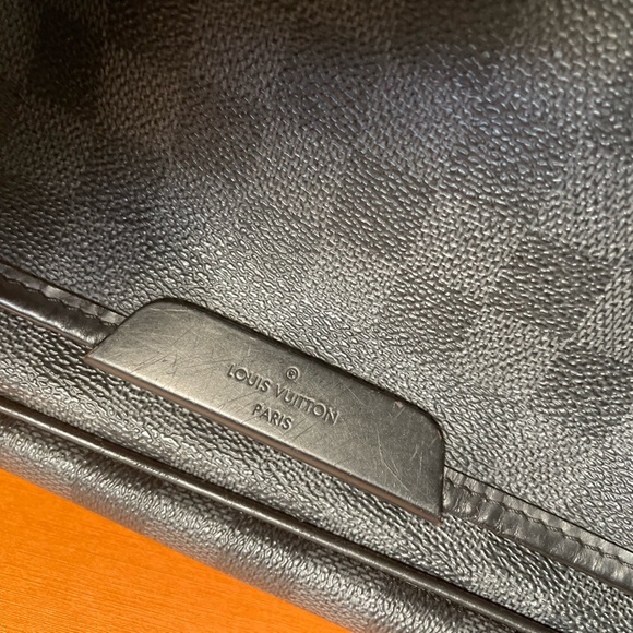Louis Vuitton messenger bag large for men. - Picture 6 of 7